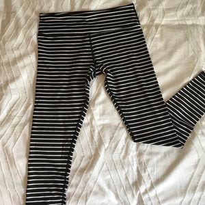 Black and white striped leggings. EUC.